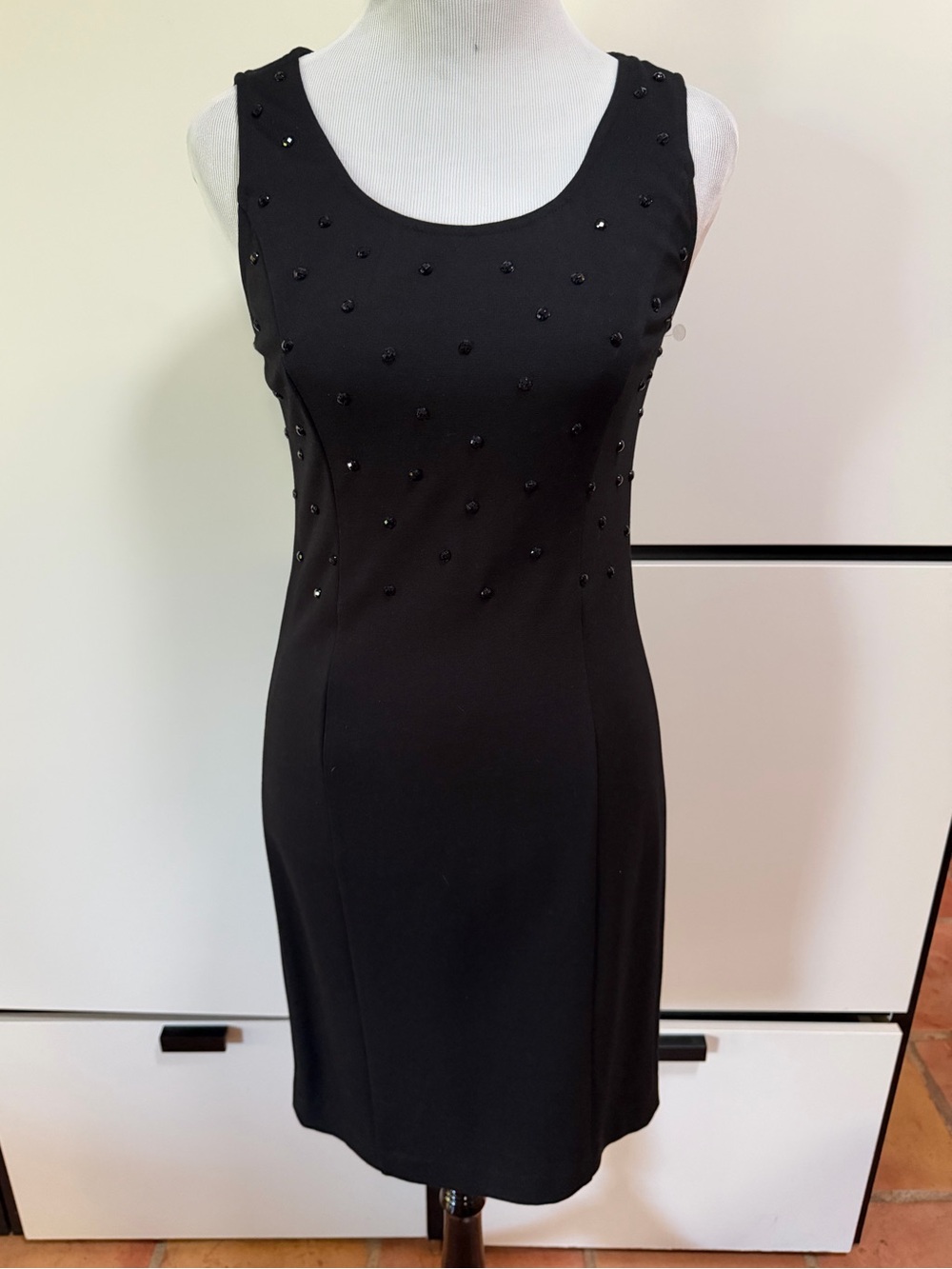 Carmen Marc Valvo Black Embellished Sheath Cocktail Dress – Size 2 – NWT